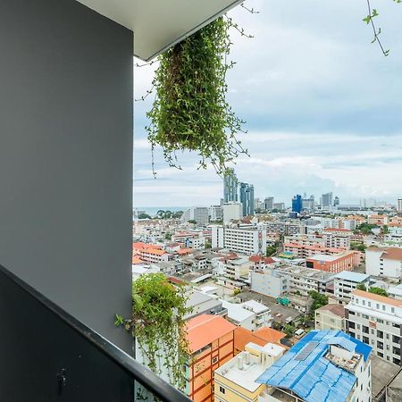 Arbour Hotel And Residence باتايا المظهر الخارجي الصورة View from the balcony of a condominium in Bangkok