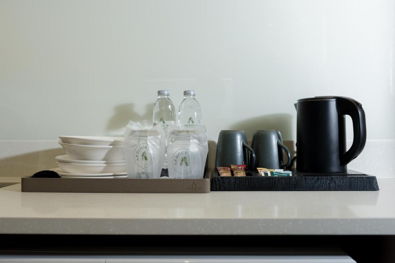 Arbour Hotel And Residence باتايا المظهر الخارجي الصورة A kettle in a hotel room