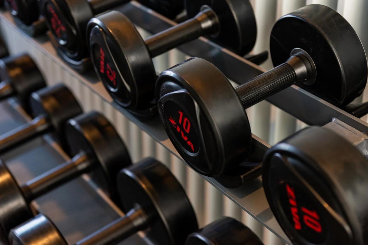 Arbour Hotel And Residence باتايا المظهر الخارجي الصورة Dumbbells on a rack