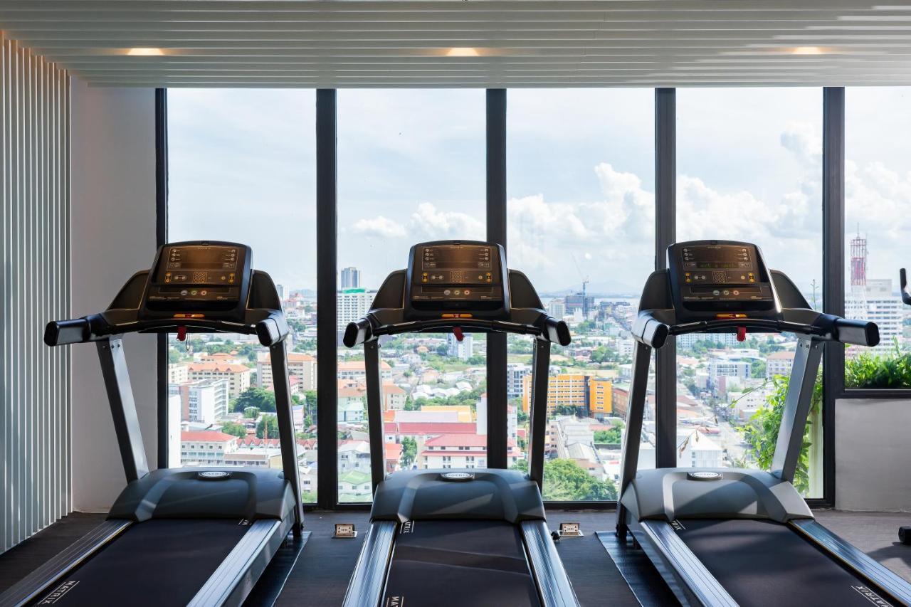Arbour Hotel And Residence باتايا المظهر الخارجي الصورة Treadmills in a gym
