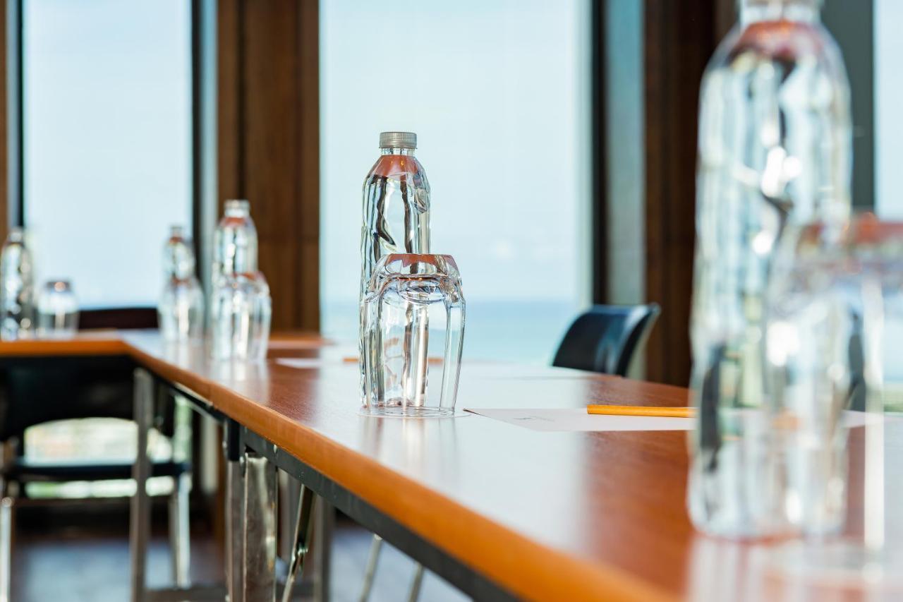 Arbour Hotel And Residence باتايا المظهر الخارجي الصورة Bottled water on a table
