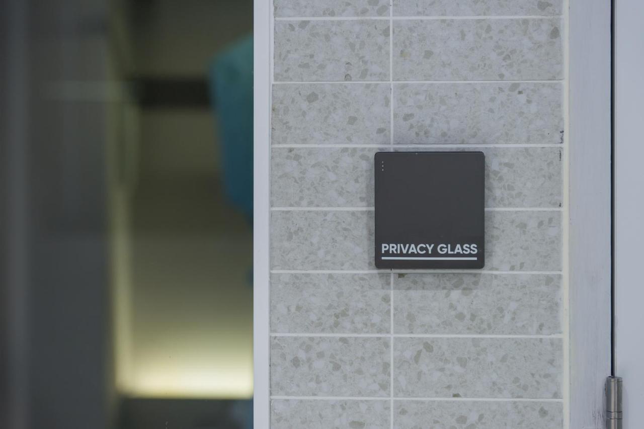 Arbour Hotel And Residence باتايا المظهر الخارجي الصورة Privacy glass