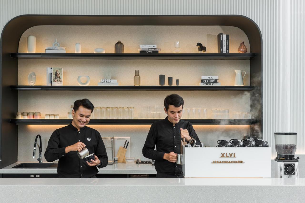 Arbour Hotel And Residence باتايا المظهر الخارجي الصورة Baristas at work