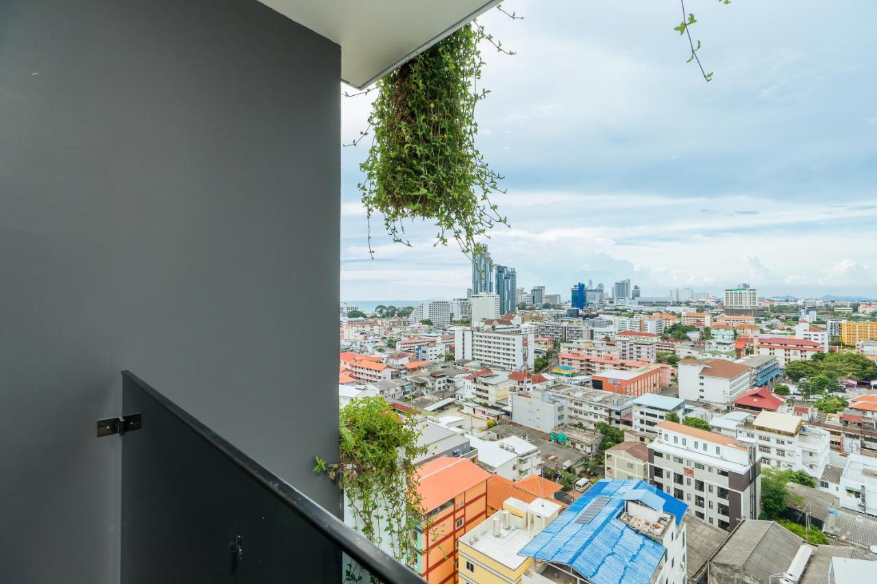 Arbour Hotel And Residence باتايا المظهر الخارجي الصورة View from the balcony of a condominium in Bangkok